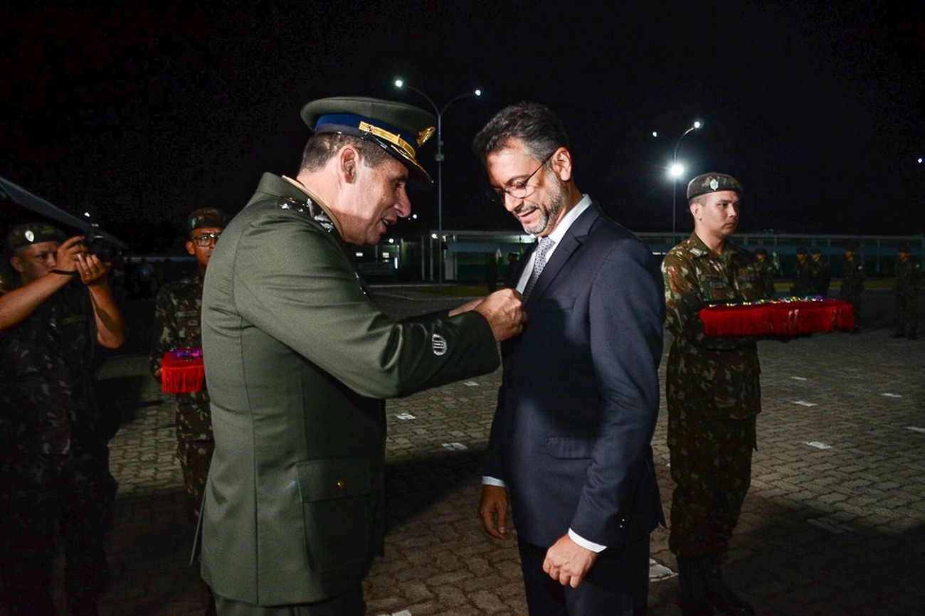 Governador Clécio Luís recebeu honraria pelas ações em prol do interesse e do nome do Exército