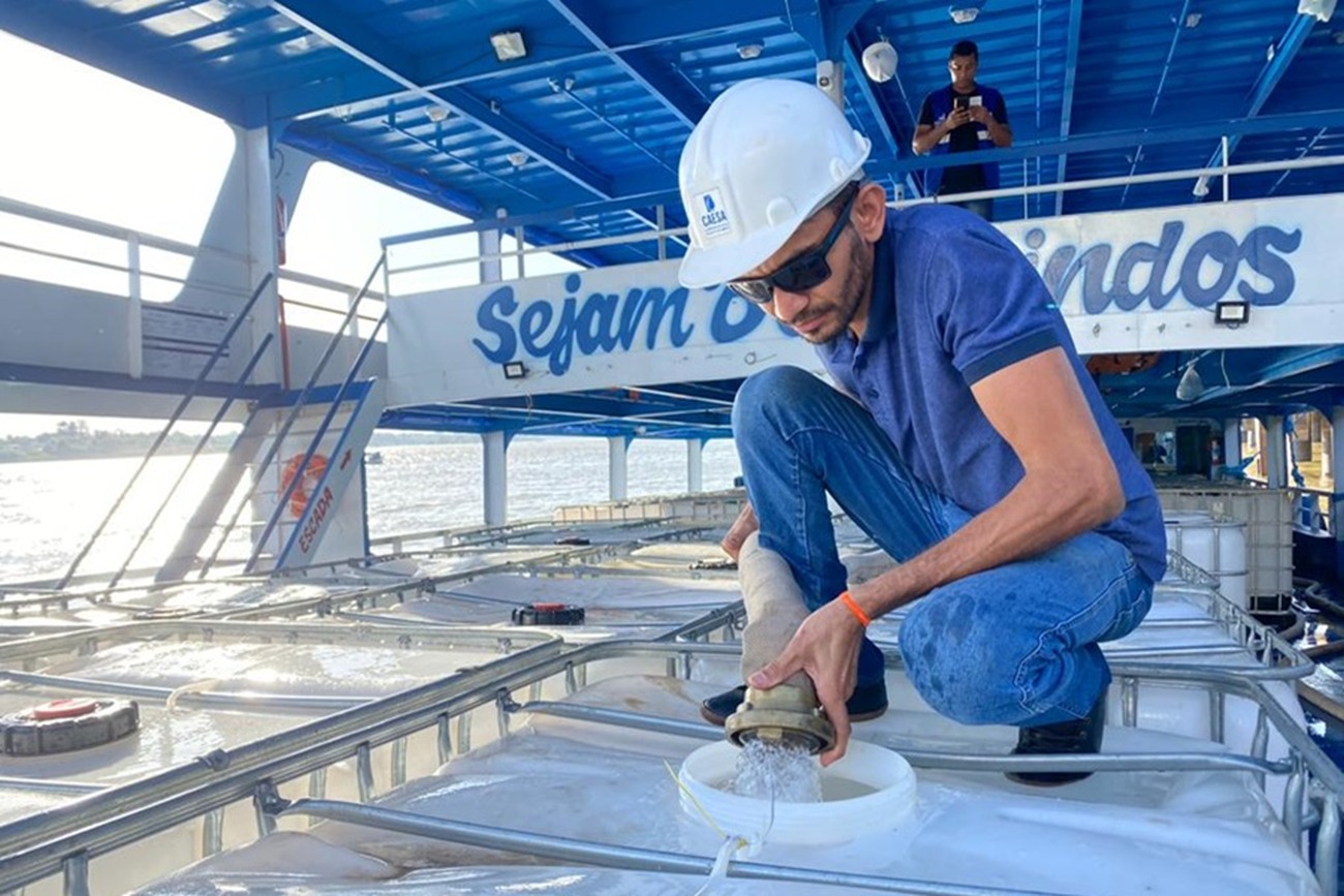 Na sexta-feira, 24, foram enviados 230 mil litros de água potável para o arquipélago