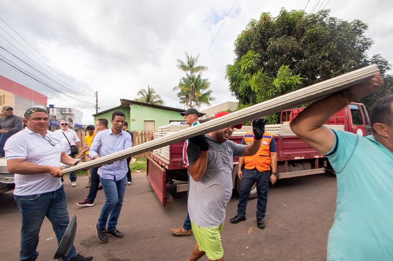 Foram 2 mil telhas distribuídas para reconstrução das estruturas