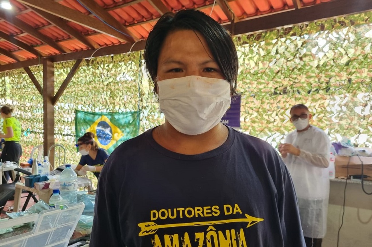 Desde o começo da ação, Patire atua como intérprete