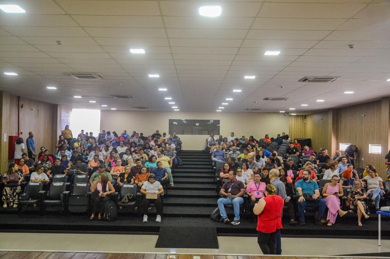 O encontro busca fortalecer a gestão educacional e trazer melhores condições para servidores e alunos.