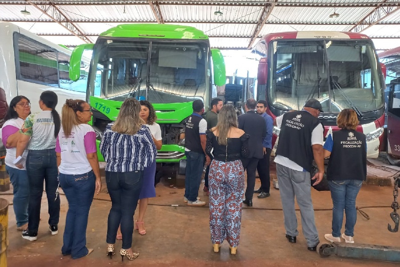 Equipes detalham direitos dos idosos no transporte coletivo