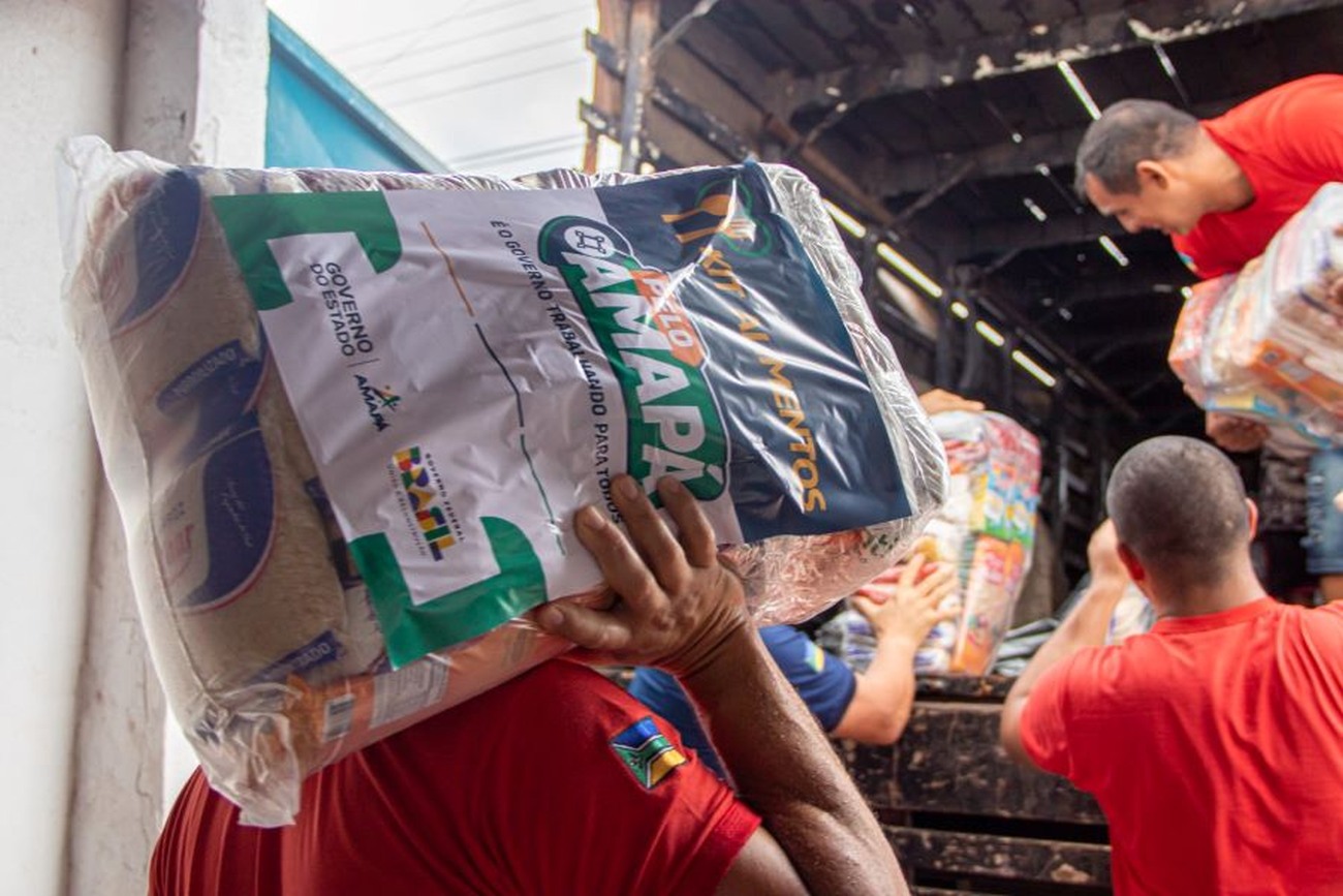 Ação humanitária do Governo do Amapá enviou 600 kits alimentação para Pracuúba e 390 para Serra do Navio