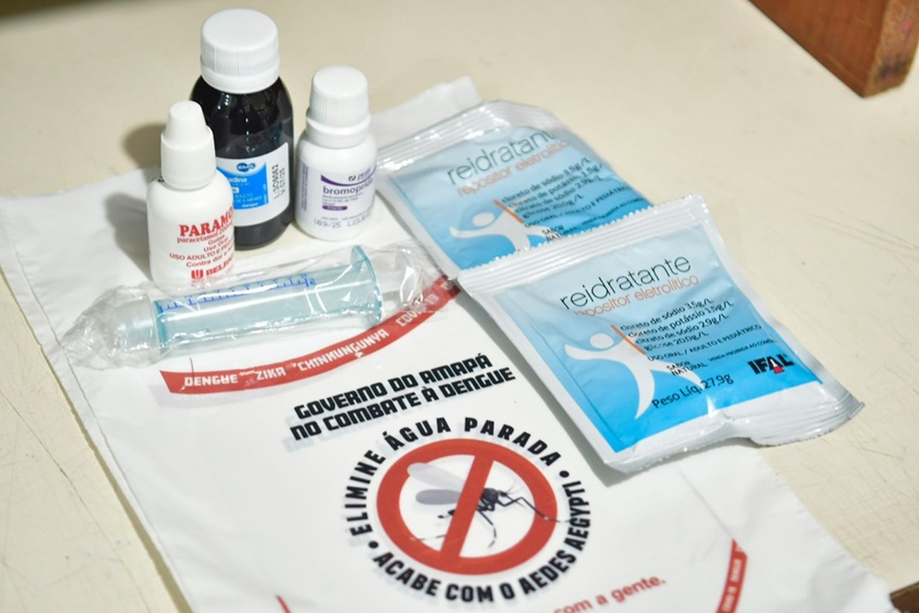 Foram preparados dois kits de medicação, um adulto e outro pediátrico