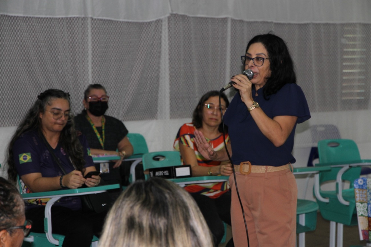 Cerca de 60 profissionais da educação participam da capacitação