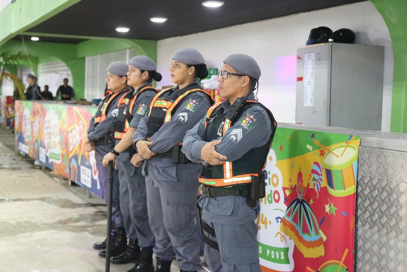 Turistas e fãs do Carnaval amapaense puderam aproveitar a primeira noite de desfiles com segurança reforçada