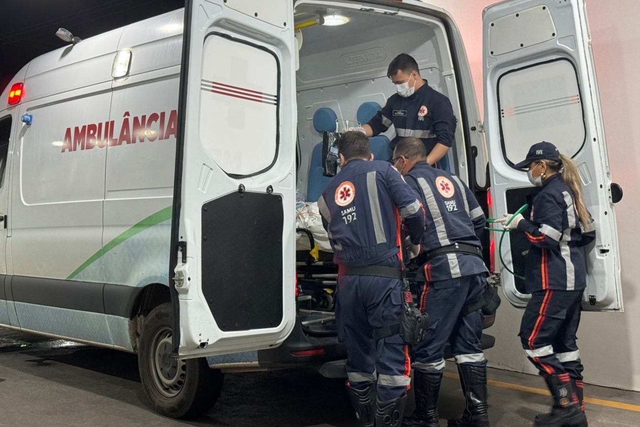 Paciente foi transferida do HE para o Hospital São Camilo na noite desta quarta-feira, 23