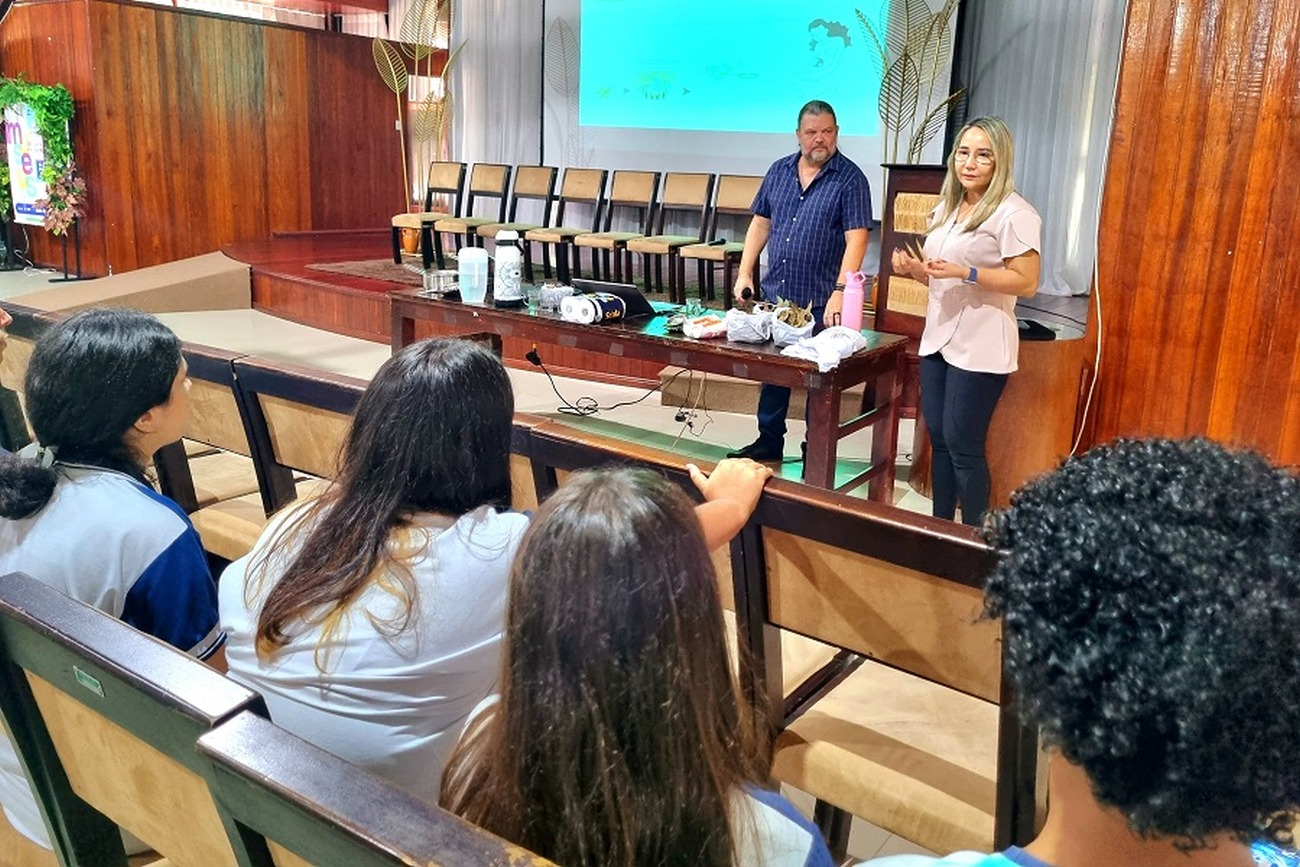 No auditório do museu foi montada uma espécie de cozinha, para amostra das plantas e preparo dos chás