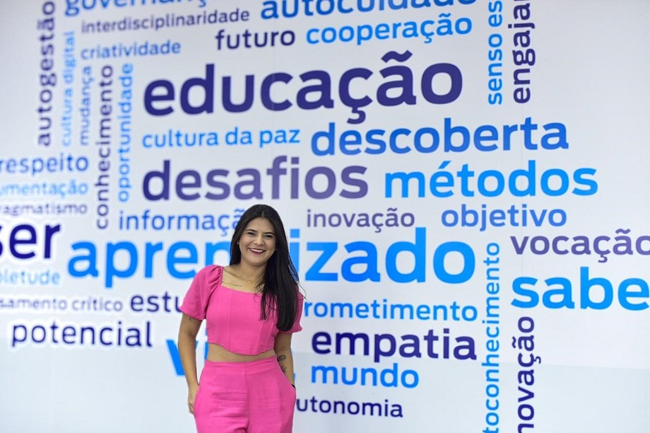 Para obter a aprovação, Gabriella estudava, em média, cinco horas por dia