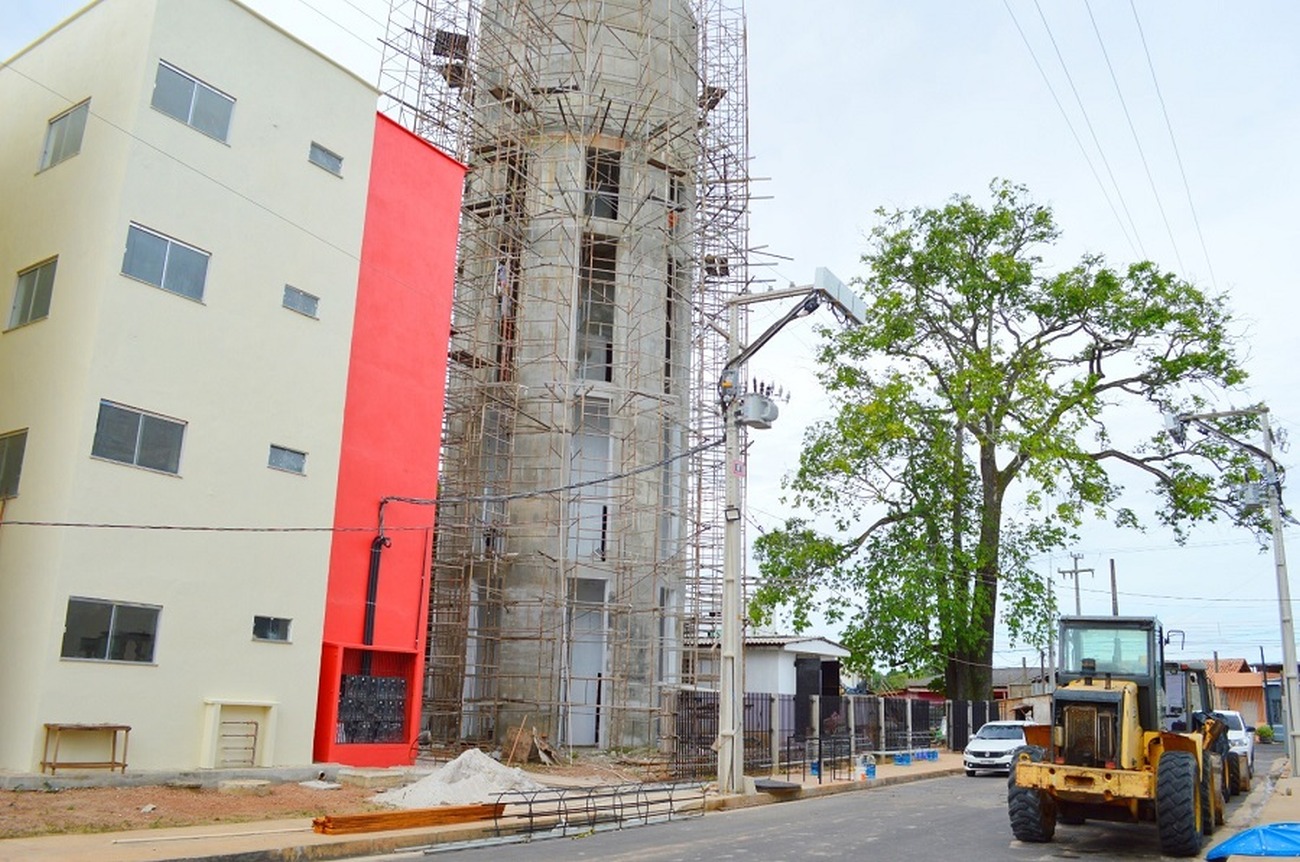 Estão em execução os serviços de pintura, iluminação e limpeza nos apartamentos e nas áreas externas