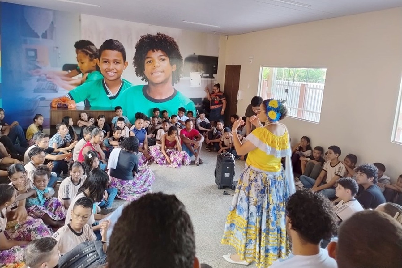 Integrantes de grupos de Marabaixo fazem palestras para alunos da escola David Miranda