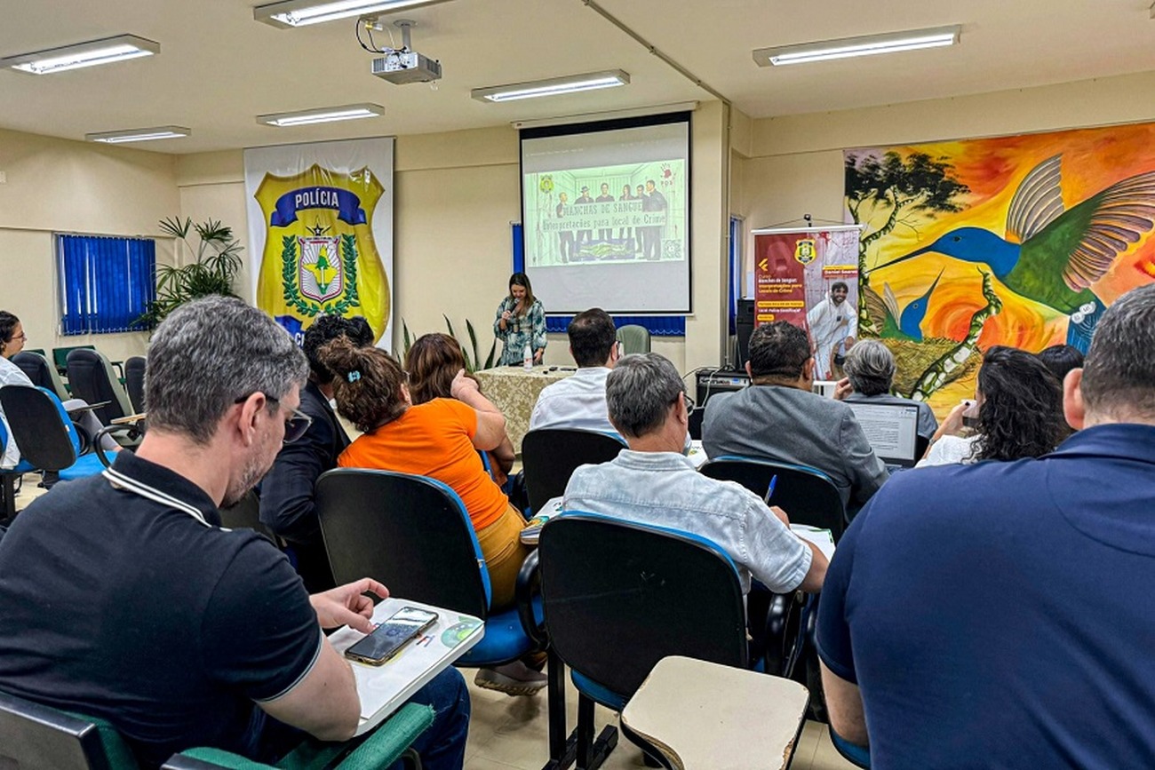 Participam da qualificação cerca de 50 profissionais, entre peritos criminais e técnicos
