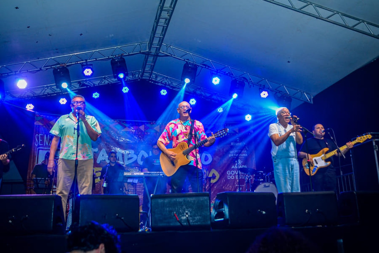 Músicas como 'Mal de Amor', 'Canto de Casa' e 'Mão de Couro' embalaram o público em uma sintonia contagiante