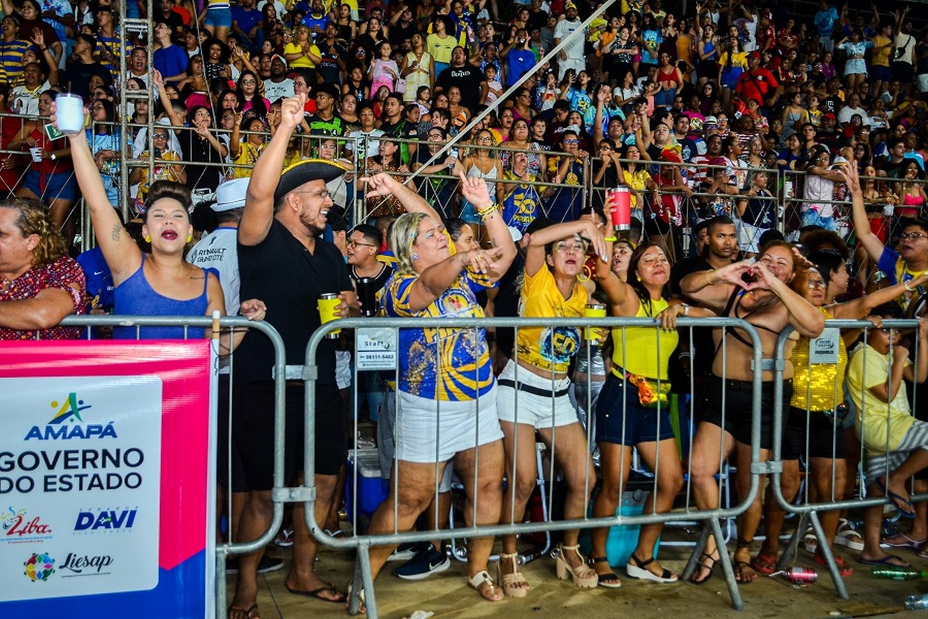 Além dos atendimentos, equipes levam bloco Medida Protetiva para as programações festivas