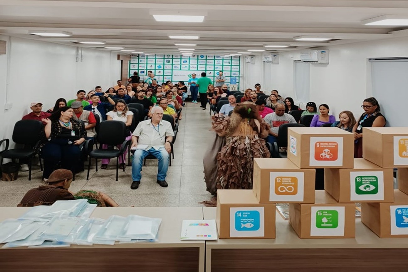 Abertura do evento teve a apresentação teatral do grupo Desclacificáveis