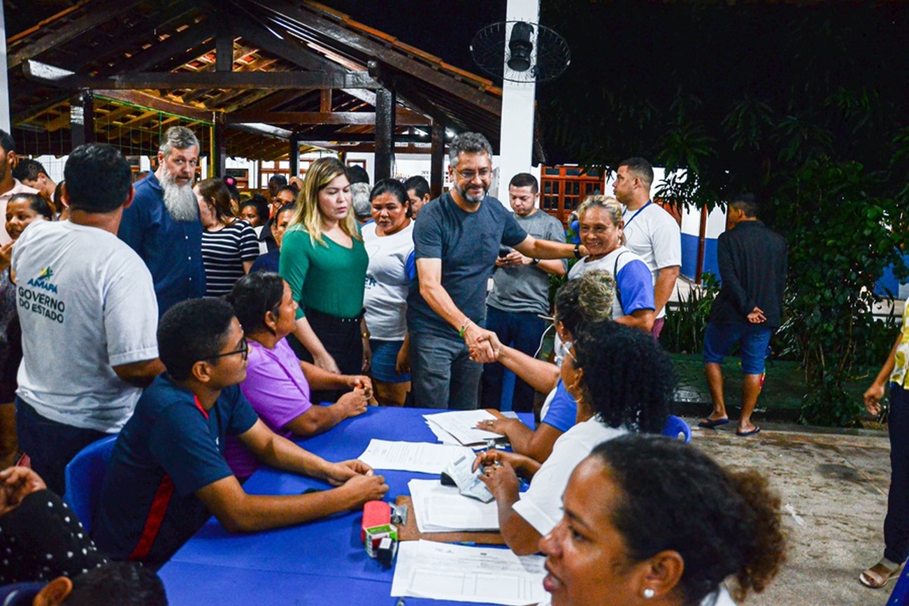 Clécio Luís participou do acolhimento às pessoas acolhidas na unidade, que oferta alimentação e alojamento