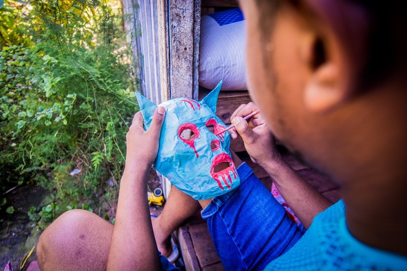 As peças artesanais são produzidas em meados do mês de maio e comercializadas dias antes do evento