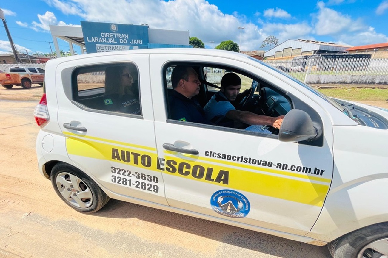 Prova prática de direção veicular corresponde à última fase para a obtenção da Carteira Nacional de Habilitação