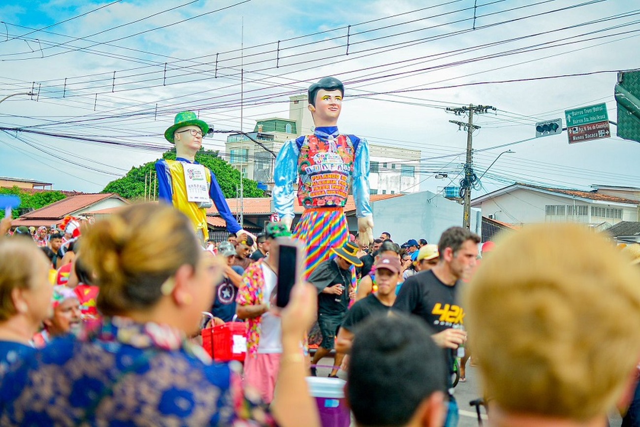A boneca de Iracema Nunes trouxe abadá personalizado para comemorar os 80 anos de Amapá