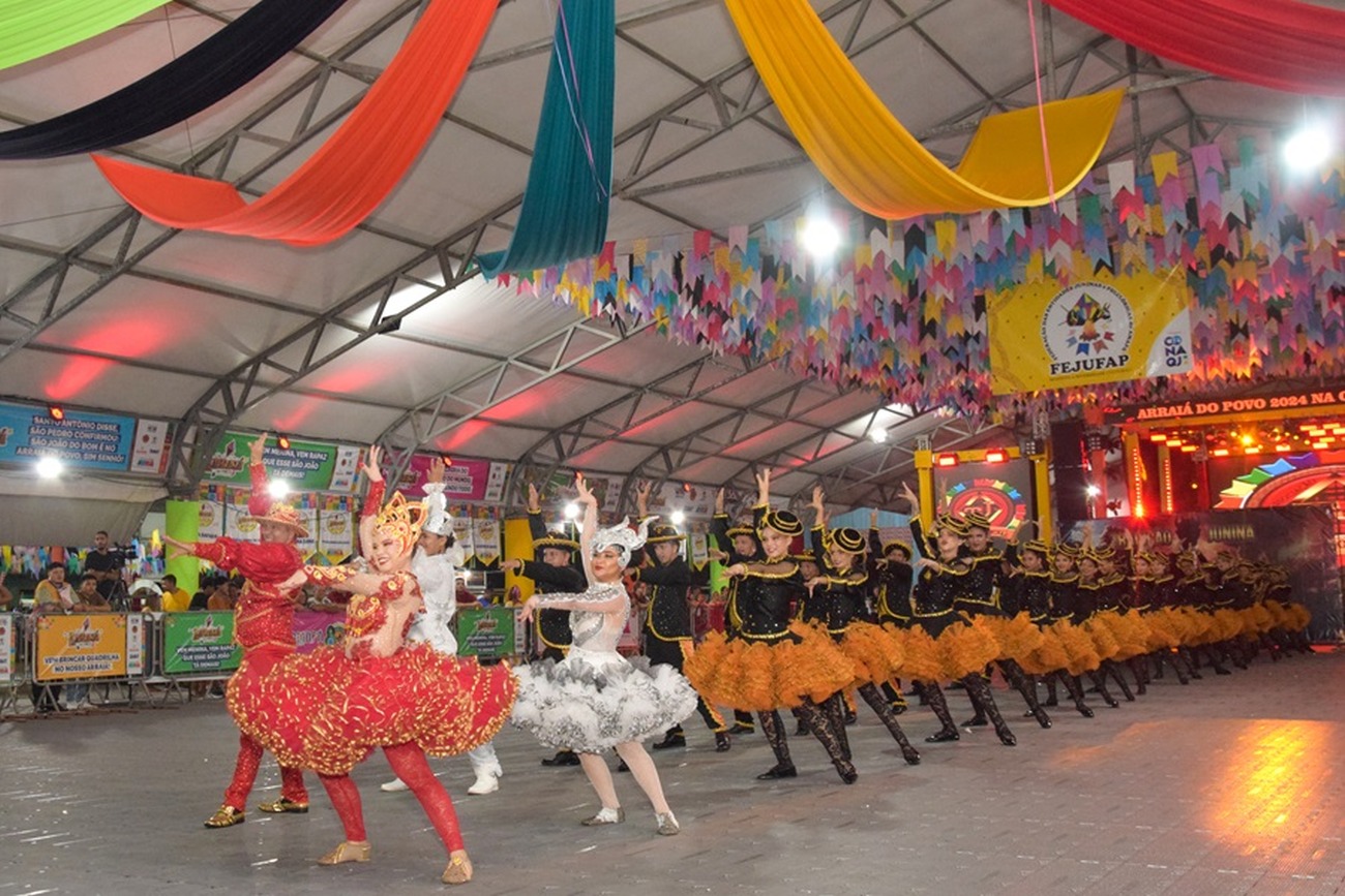 Quadrilhas trouxeram enredos repletos de cores, trajes exuberantes e diversidade cultural