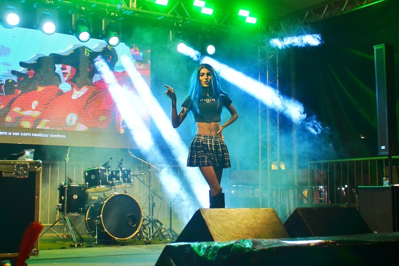 O evento contou com a apresentação de vários artistas e oferta de serviços aos participantes e o público em geral