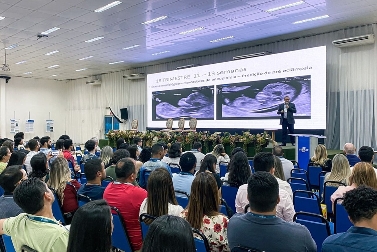 Programação segue até este sábado, 1, possibilitando uma atualização profissional por meio de debates com especialistas