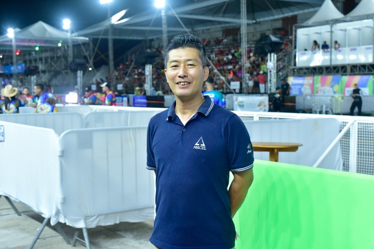 O empresário japonês Kenji Yoshinaga fez questão de assistir a folia