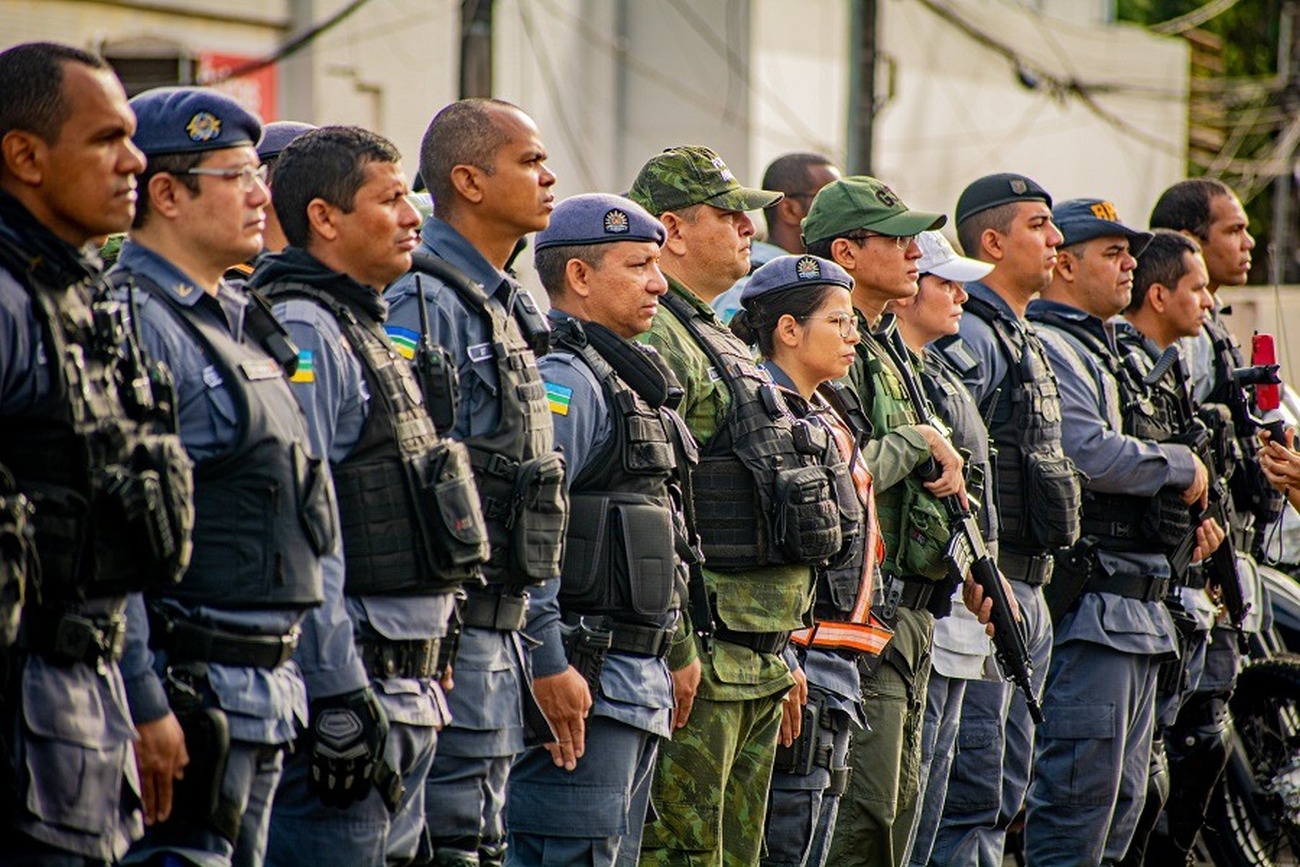 São mais de 250 policiais militares atuando no patrulhamento a pé e motorizado