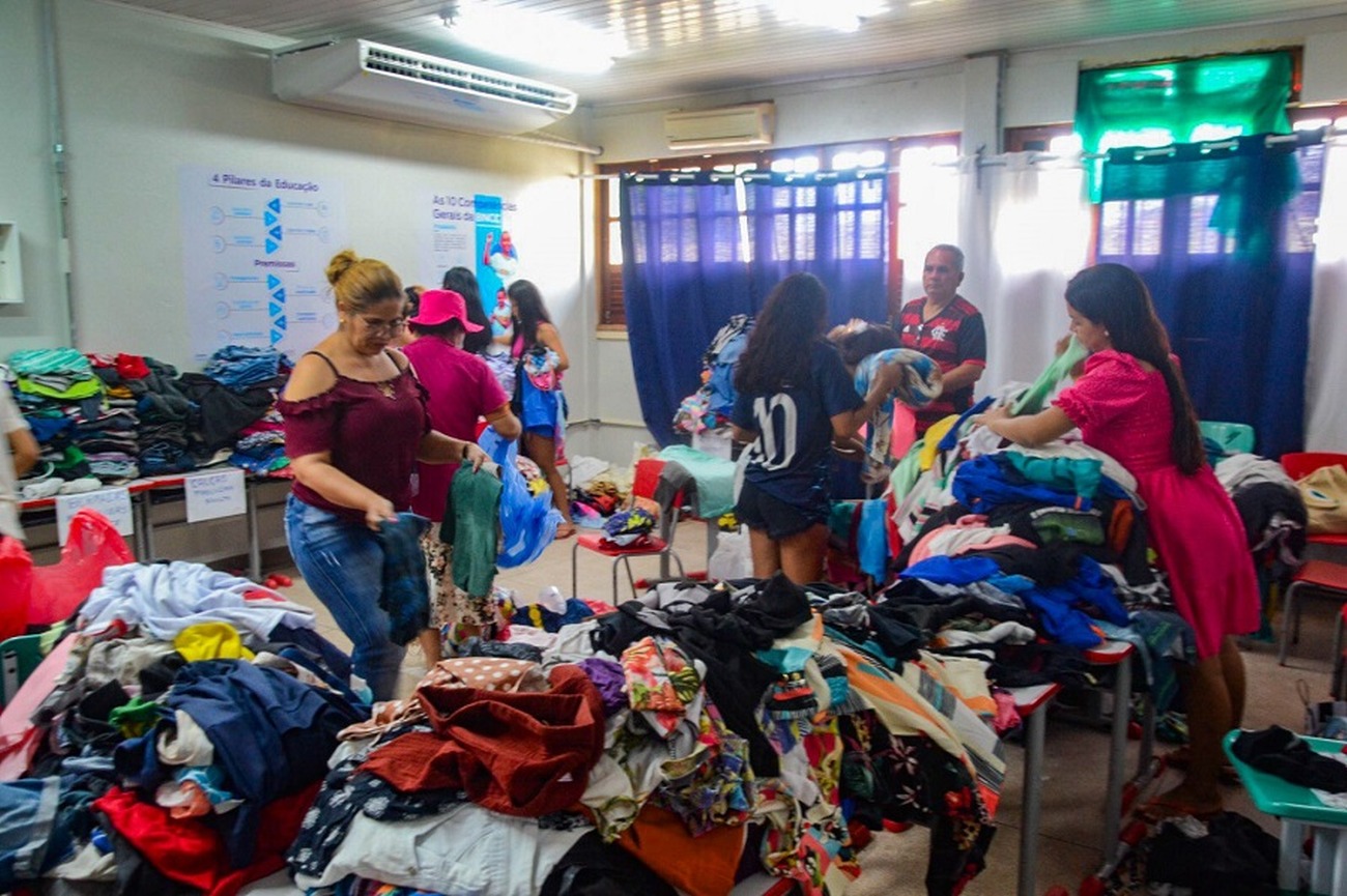 Além de roupas, a ação arrecada sapatos, brinquedos, materiais escolares, eletrodomésticos e móveis