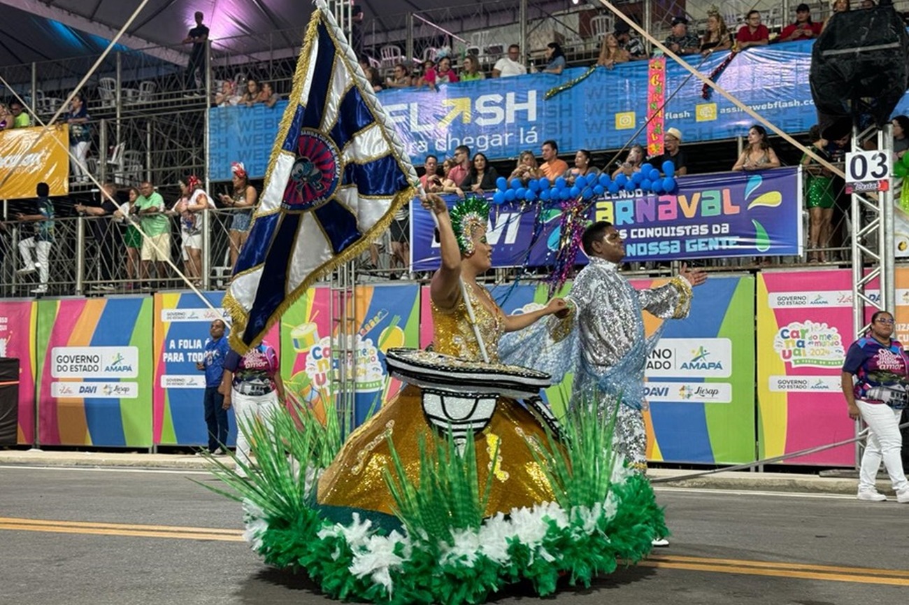 Mestre-sala e porta-bandeira da Embaixada de Samba Cidade de Macapá