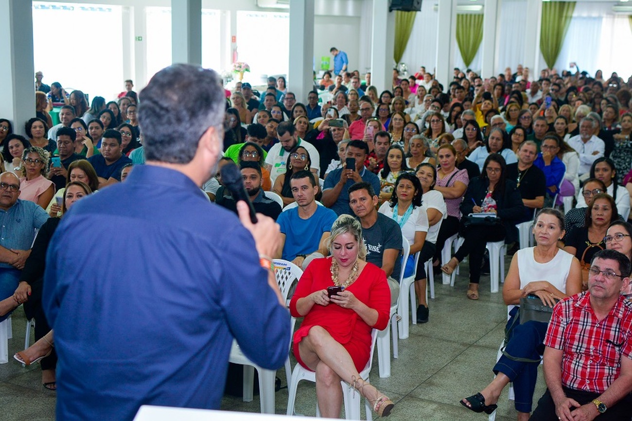 Governador discursou para mais de 700 servidores de unidades espalhadas em 10 municípios do estado