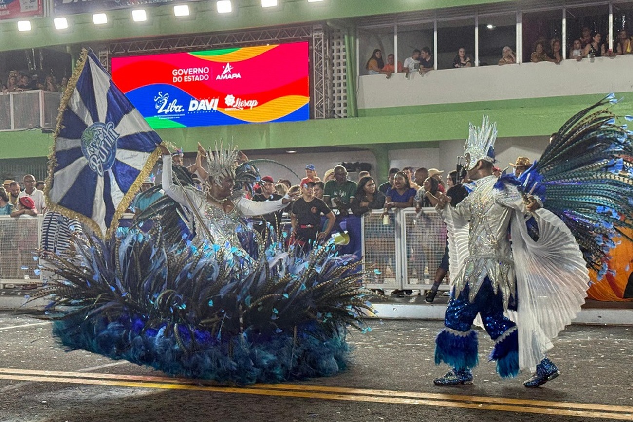 Escola de samba desfilou a felicidade e o sorriso na Ivaldo Veras