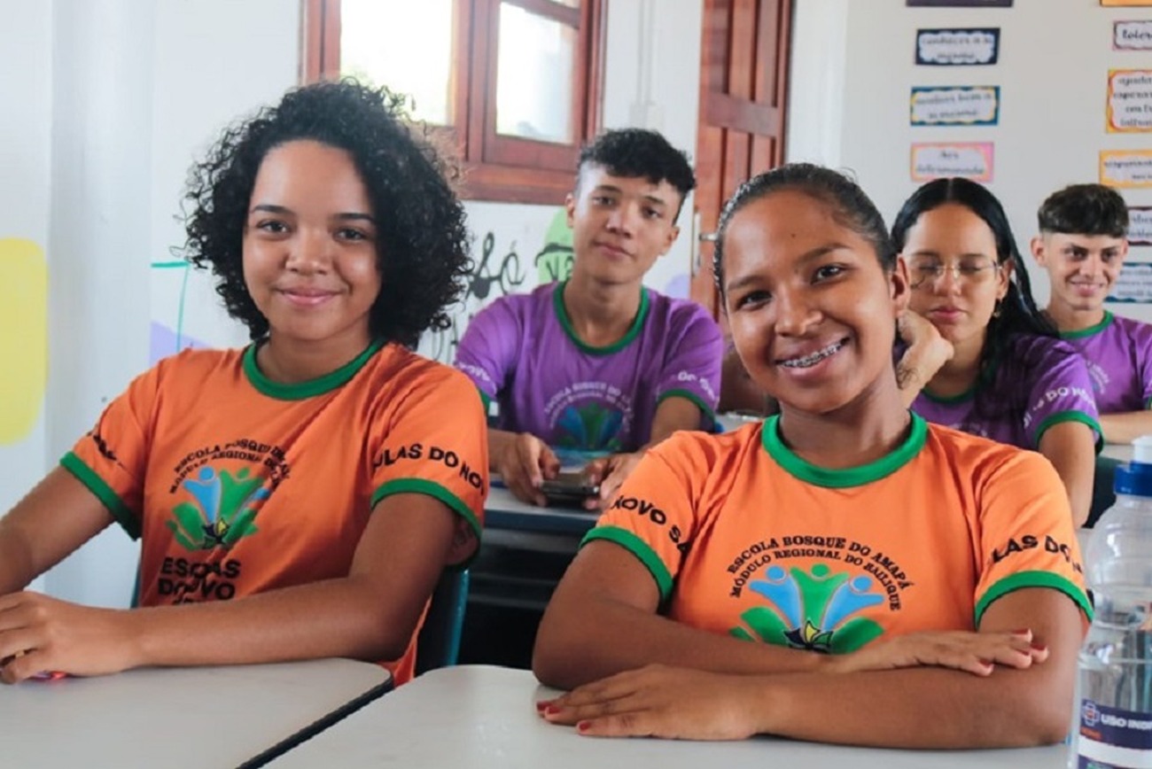 O mês foi escolhido em referência à data 12 de agosto, em que é celebrado o Dia Nacional da Juventude