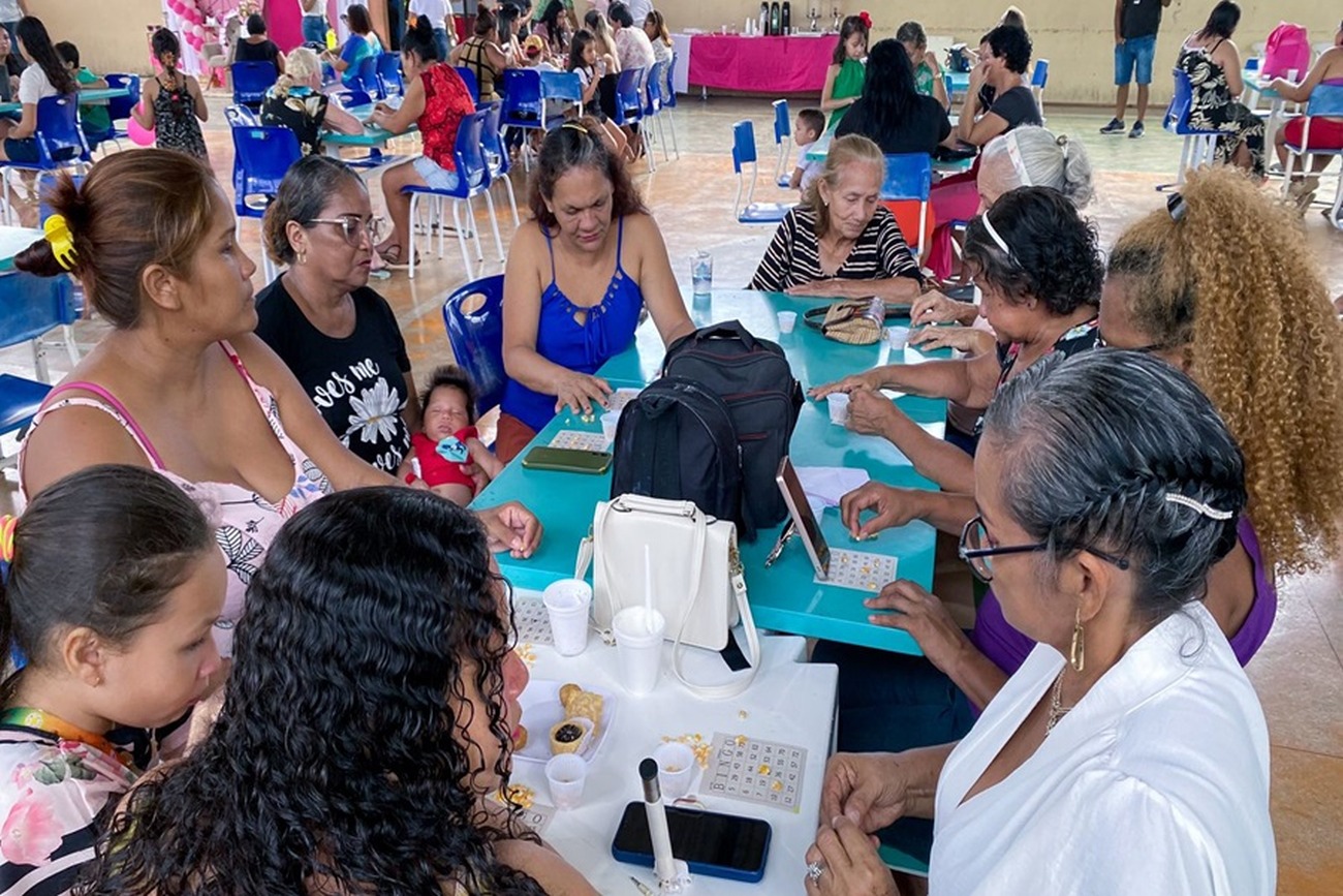 A iniciativa contou com café da tarde, bingo e sorteio de brindes e atendimentos de saúde para os moradores