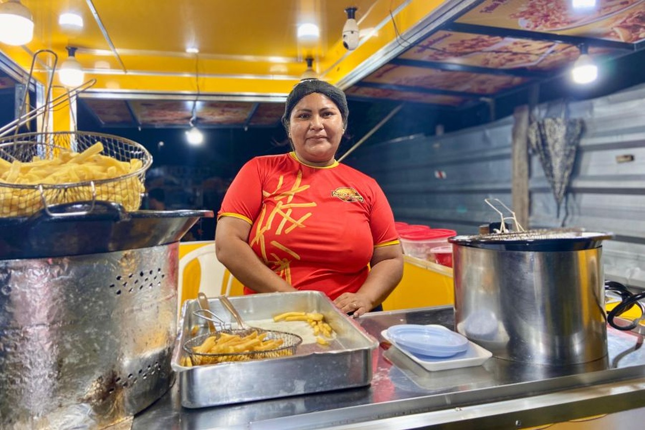 Assim como vários comerciantes, Márcia aproveitou a noite para garantir sua renda extra