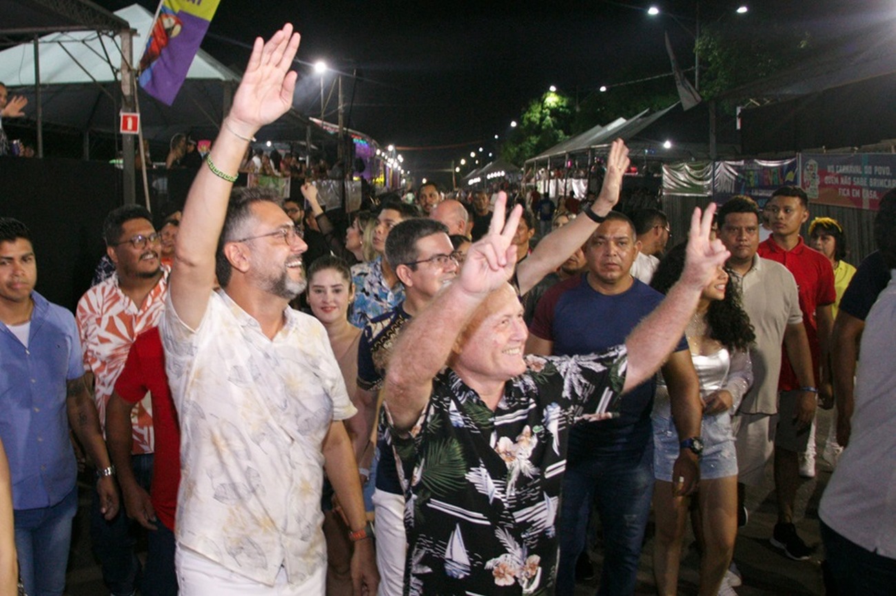 Programação em Santana reuniu foliões pelo corredor da folia