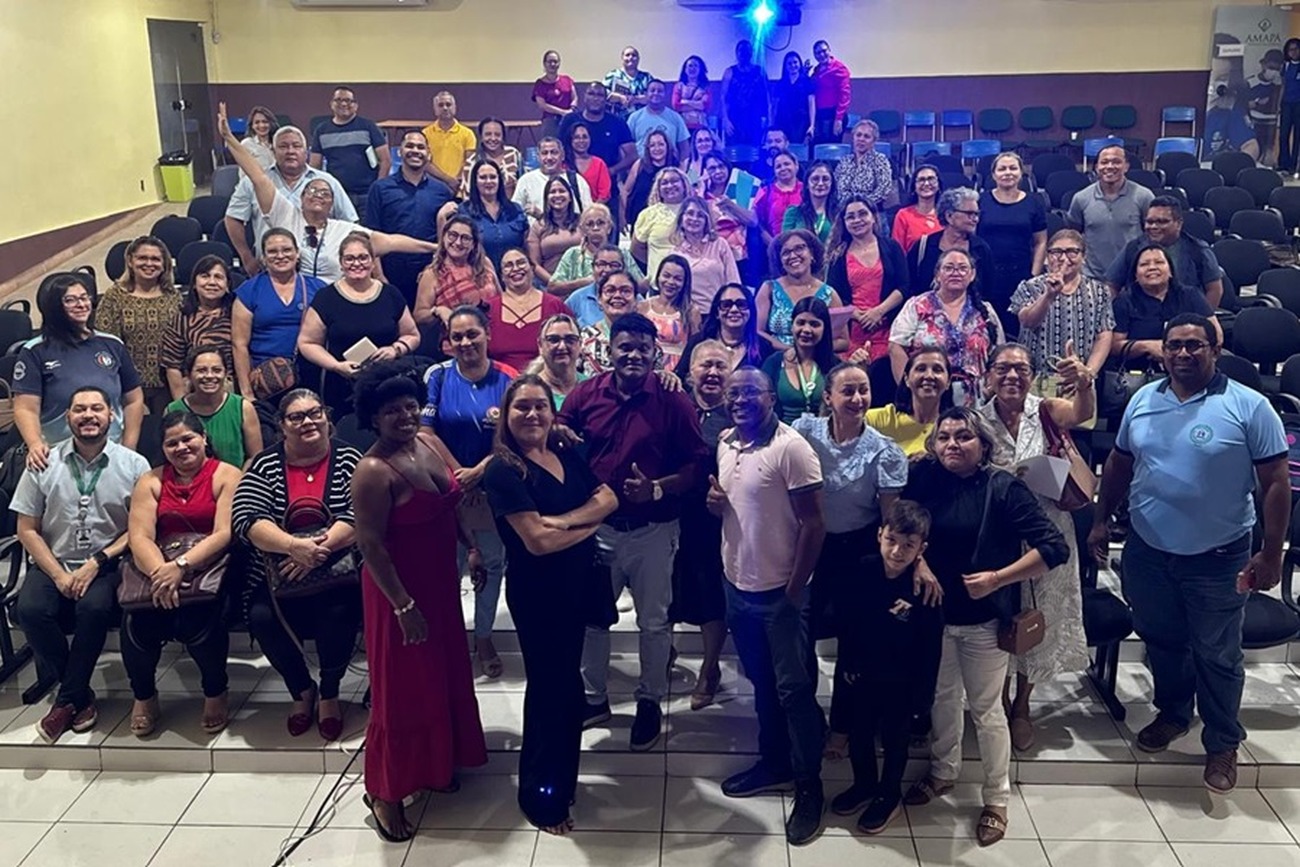 Encontro reuniu diretores escolares no auditório da Escola Estadual Tiradentes, em Macapá