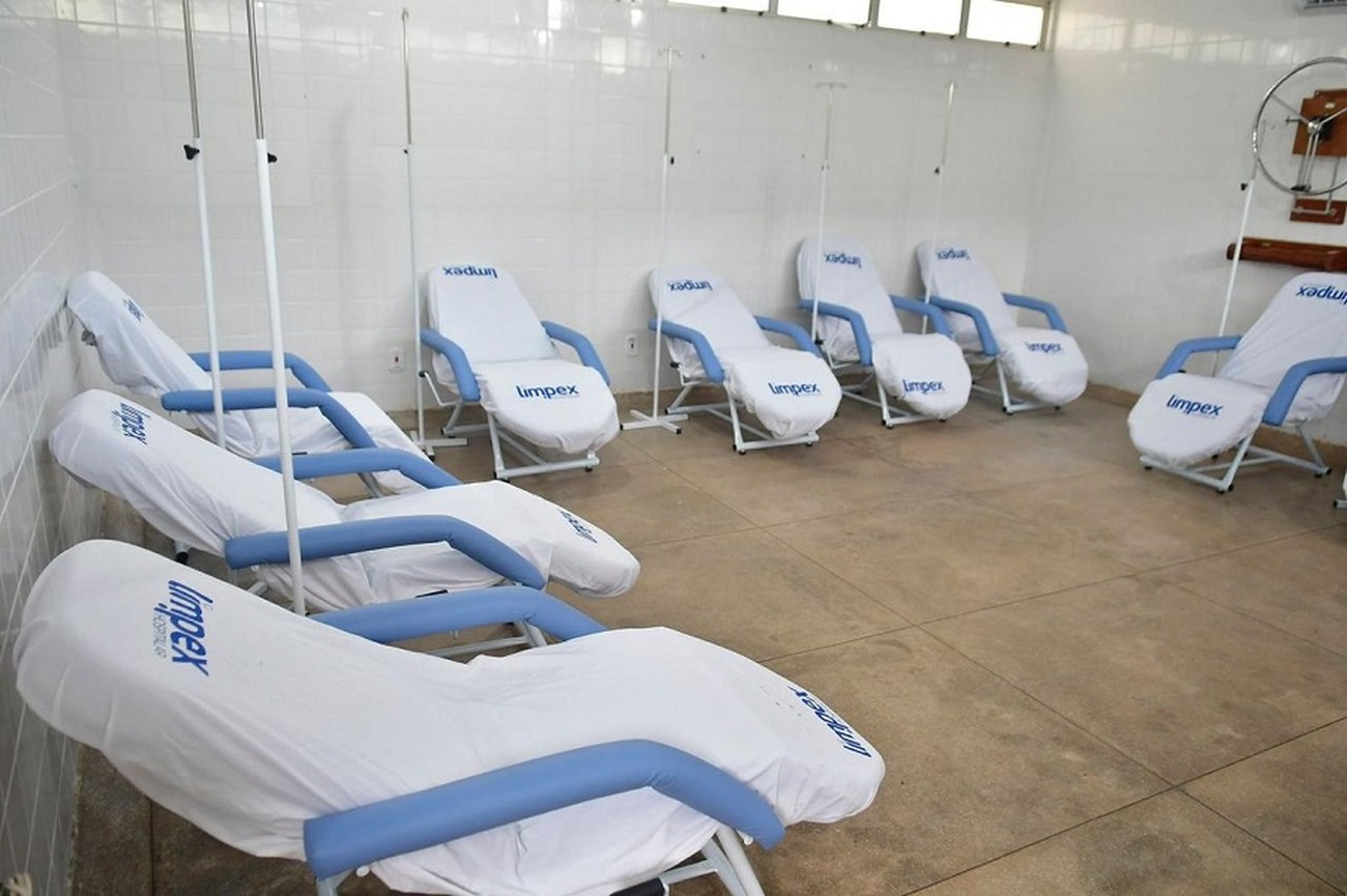 O local é equipado com poltronas para observação dos pacientes