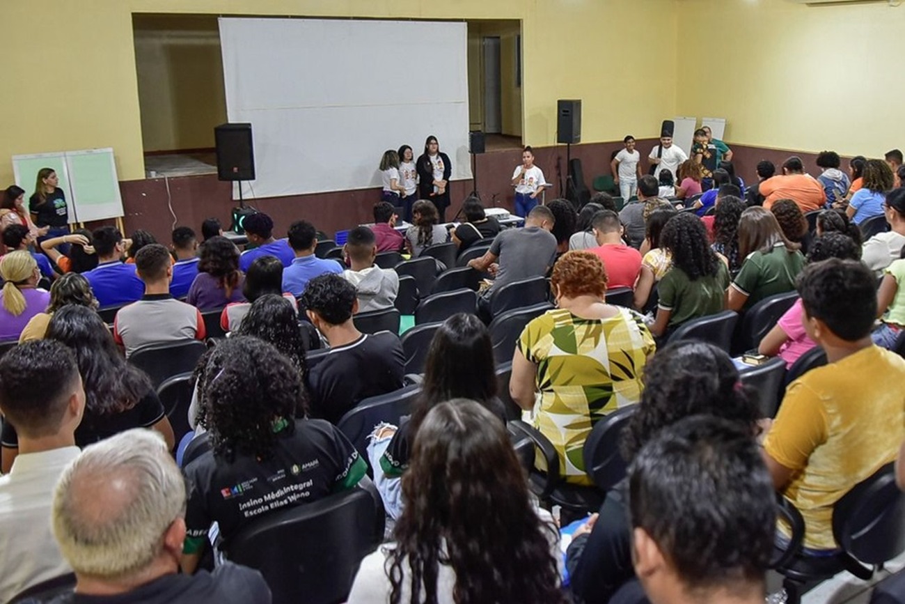 O programa Jovem Protagonista incentiva o estudante a planejar o futuro e se integrar mais a escola