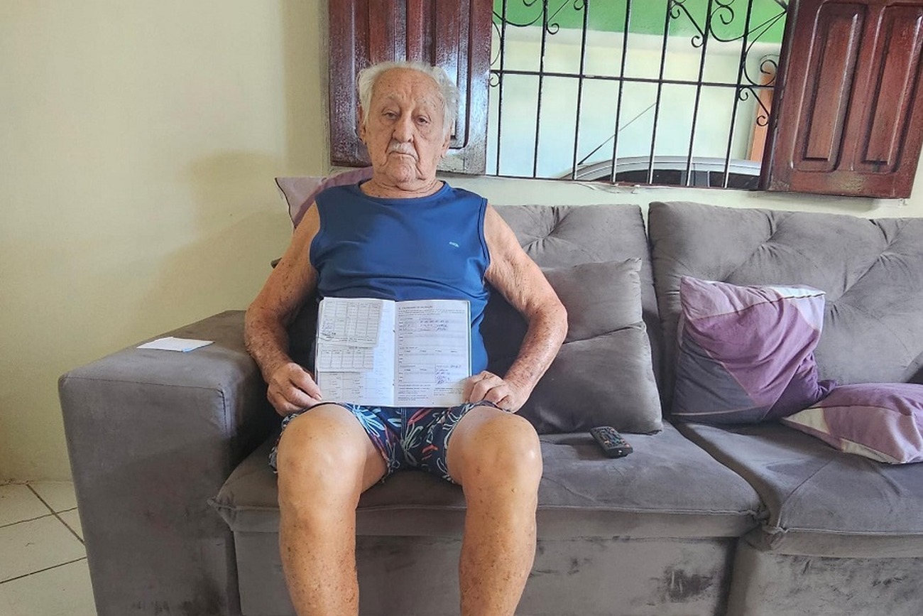 Mário Schusterschitz é pai de cinco filhos e faz questão de manter o cartão de vacina atualizado