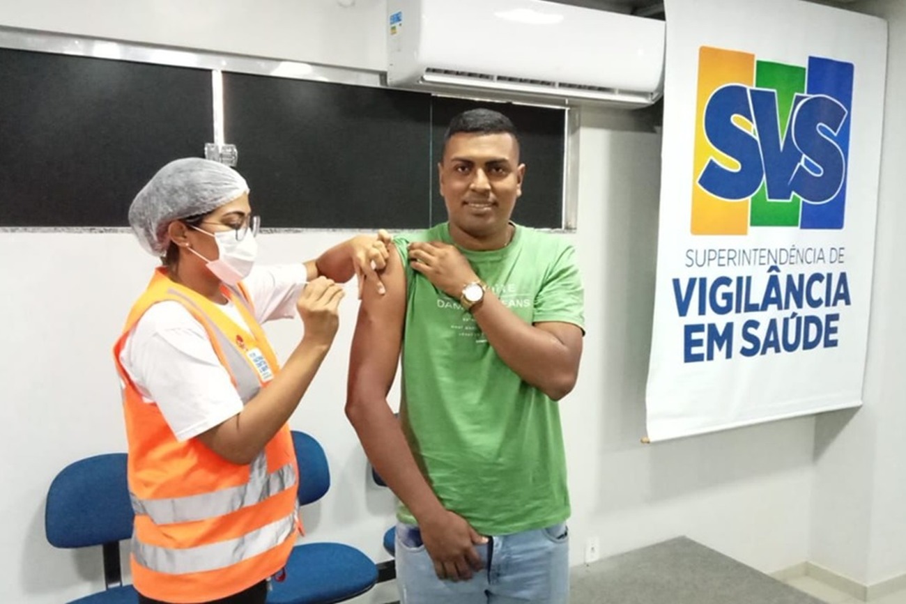 Ao todo, 12 unidades estão com posto de vacinação durante a manhã e tarde para atender os servidores