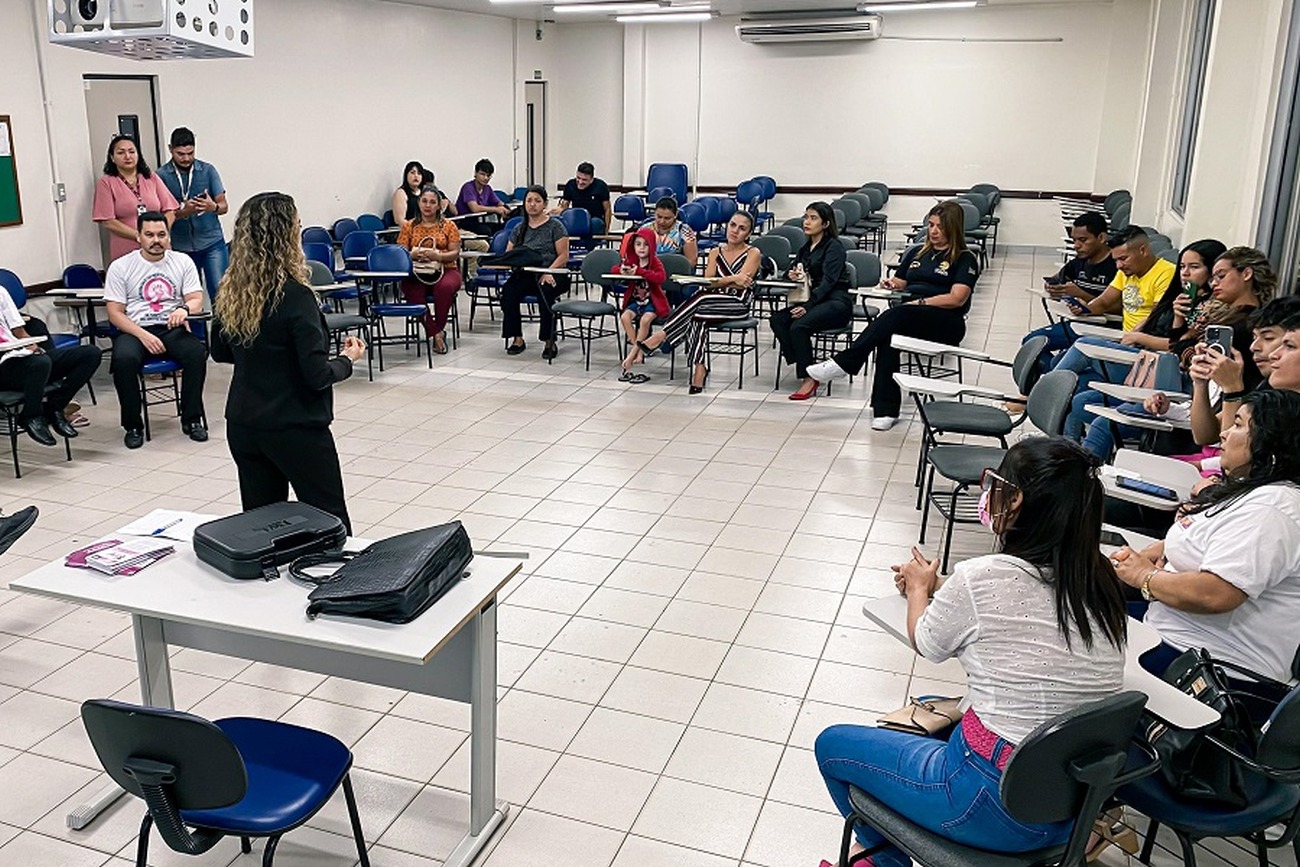 O projeto “Camuf na Escola” oferece serviços de assistência social, enfermagem, psicologia e orientação jurídica