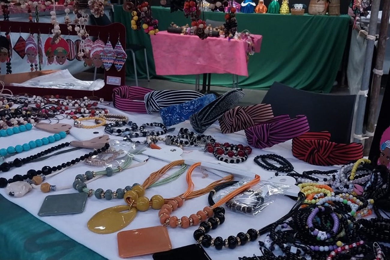 Biojoias fabricadas por artesãos amapaenses estão na Feira de Artesanato