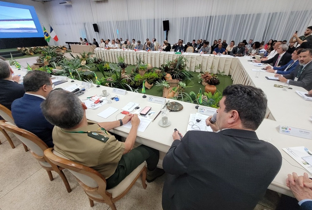 Comissão reúne autoridades e representantes da sociedade francesa e brasileira para debater demandas em diversos eixos