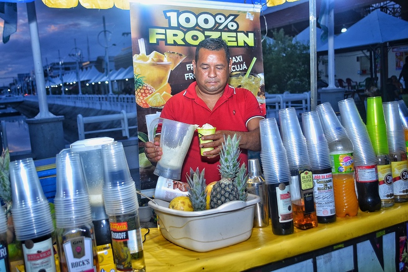 Marcelo Correa veio do município de Santana para vender bebidas e drinks nos três dias de evento