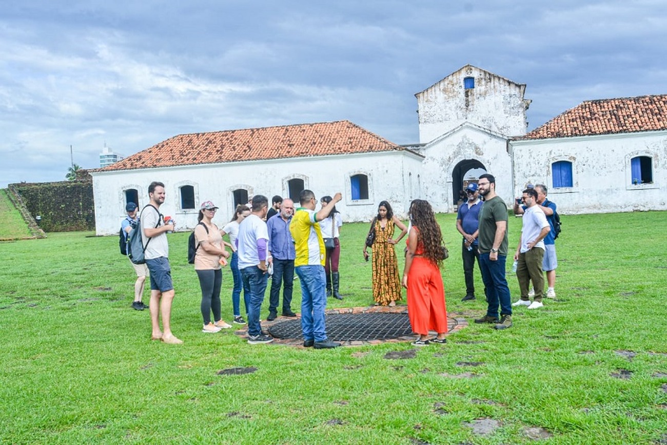 Os turistas ficaram encantados com a riqueza cultural e histórica dos monumentos