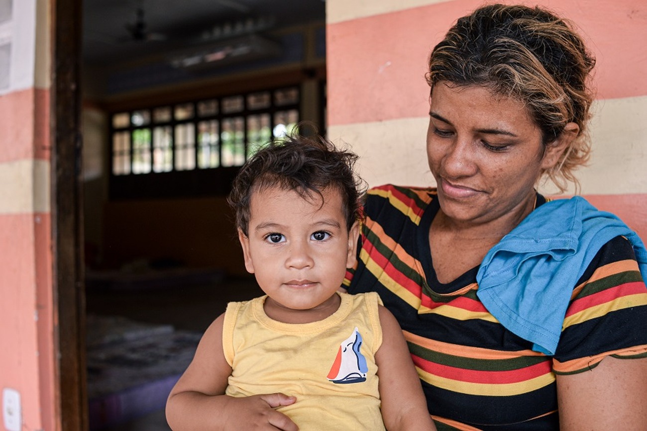 Odilene e os filhos fazem parte das cerca de 300 pessoas atendidas desde a terça-feira, 13, na Escola Reinaldo Damasceno