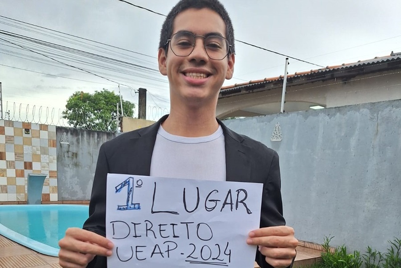 O adolescente é aluno da Escola Estadual Nancy Nina da Costa