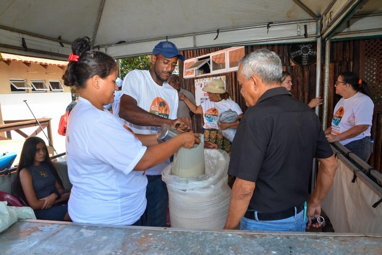 Com uma variedade de serviços e produtos, a feira atraiu o interesse dos visitantes