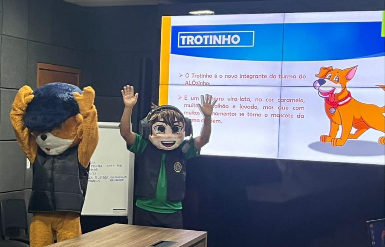 Em 2024, projeto Alôzinho ganha reforço do cão "Trotinho", que vai atuar junto com a policial 'Pepy'